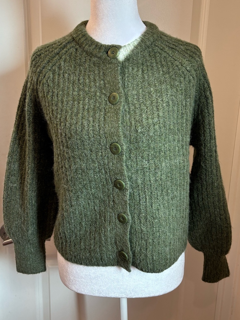 NWT Willow & Wind Cozy Olive Green Button-Up Knit Cardigan- M